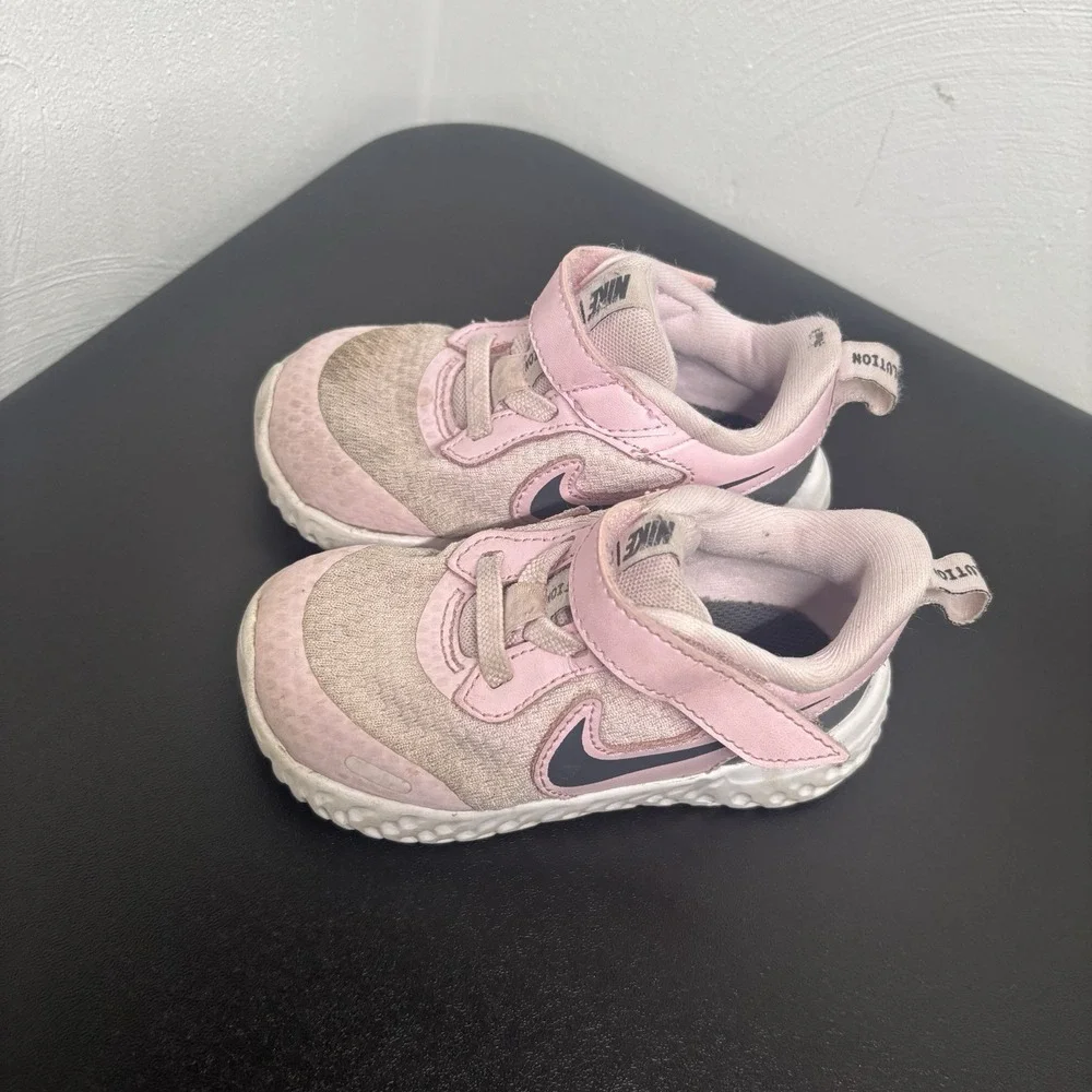 Nike Baby Girls Revolution‎ 5 Sneaker Shoes Pink BQ5673-601 Hook Loop Size 6C